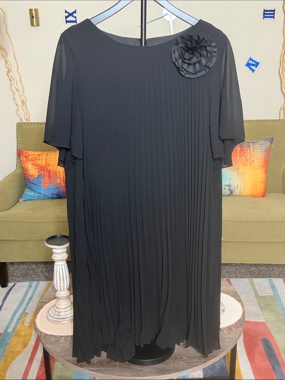 SHEIN Black Pleated Midi Dress with Floral Accent